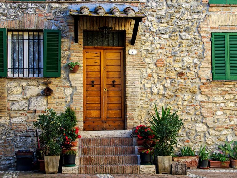 guide des coûts et astuces pour la rénovation d'une grange de 50m2